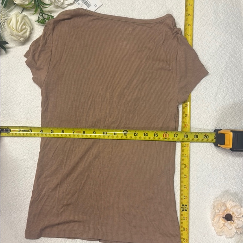 NWT Soft ribbed v-neck shirt - Picture 4 of 4